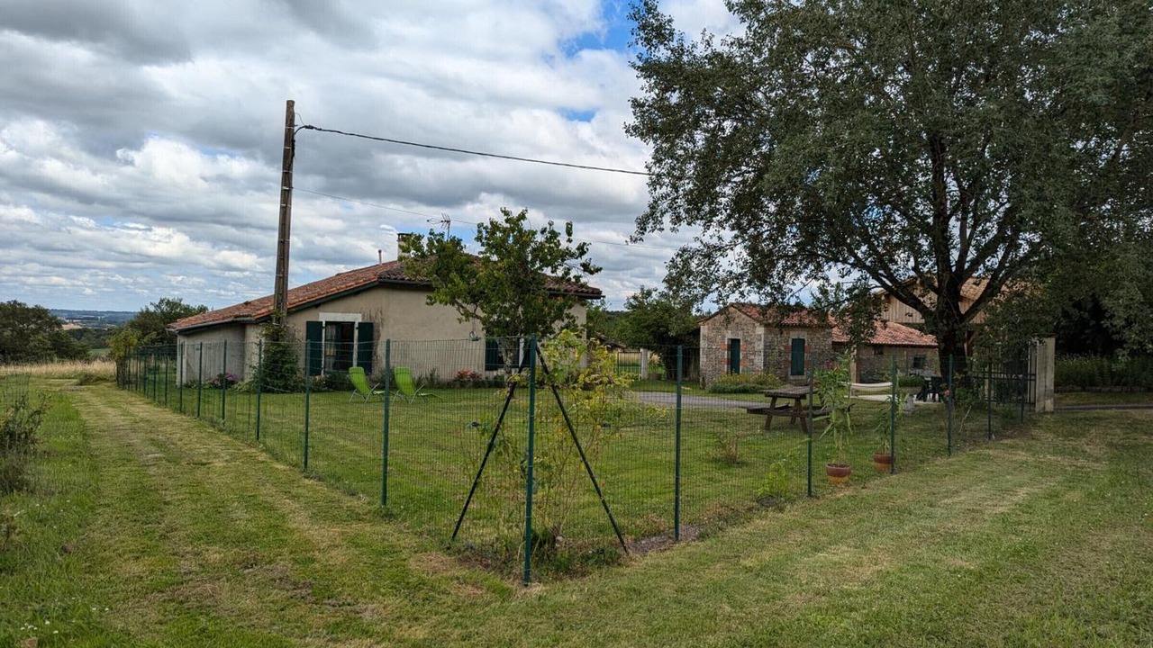 Photo of Outdoor in Montmoreau-Saint-Cybard