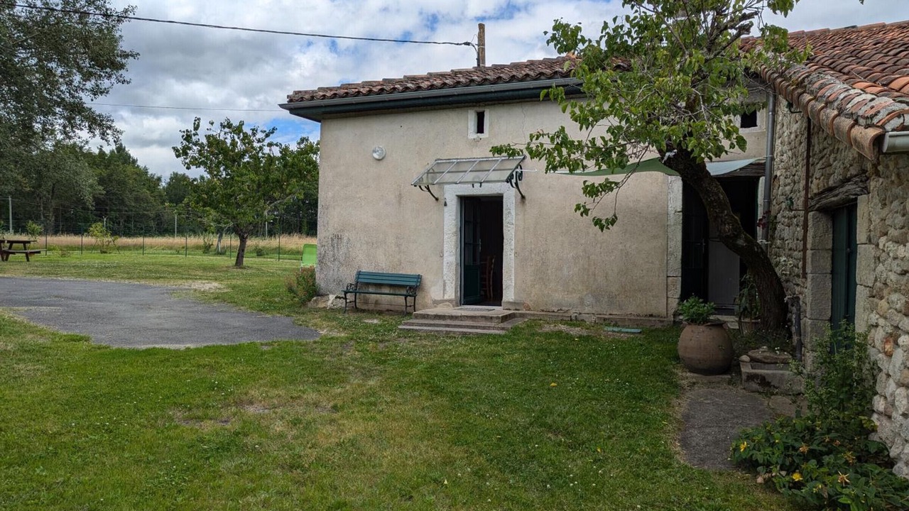 Photo of Others in Montmoreau-Saint-Cybard