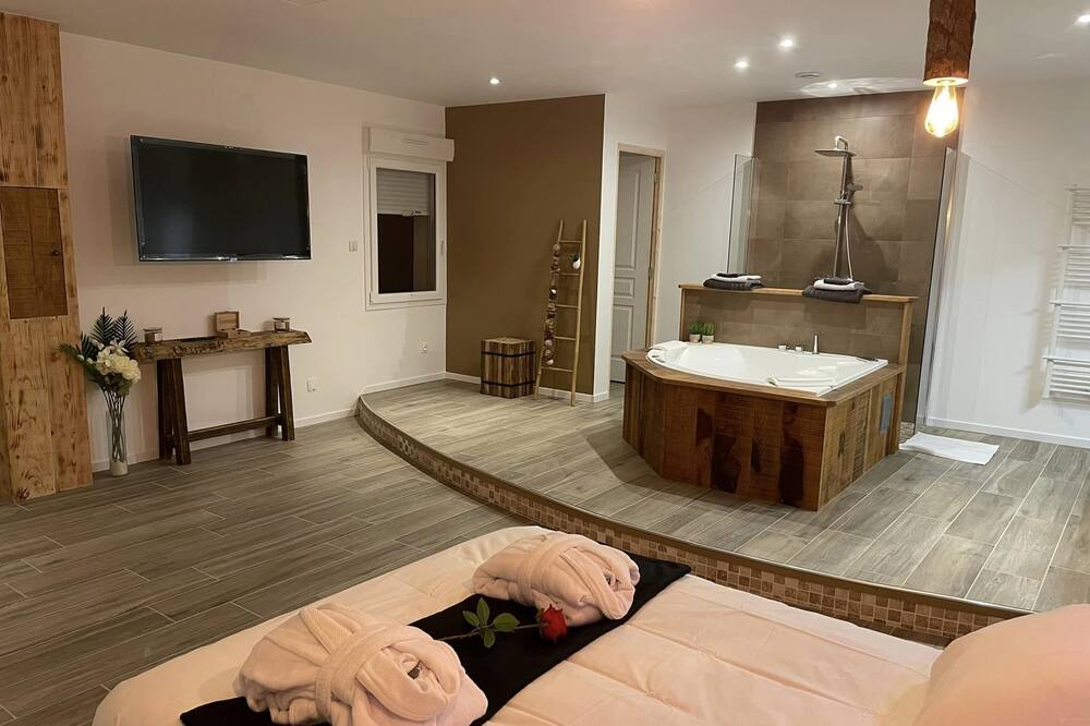 Photo of Bedroom in Saint-Sever-de-Saintonge