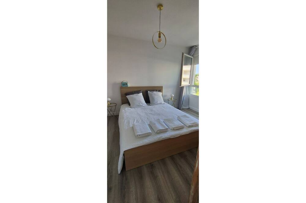 Photo of Bedroom in Bordeaux-Lac