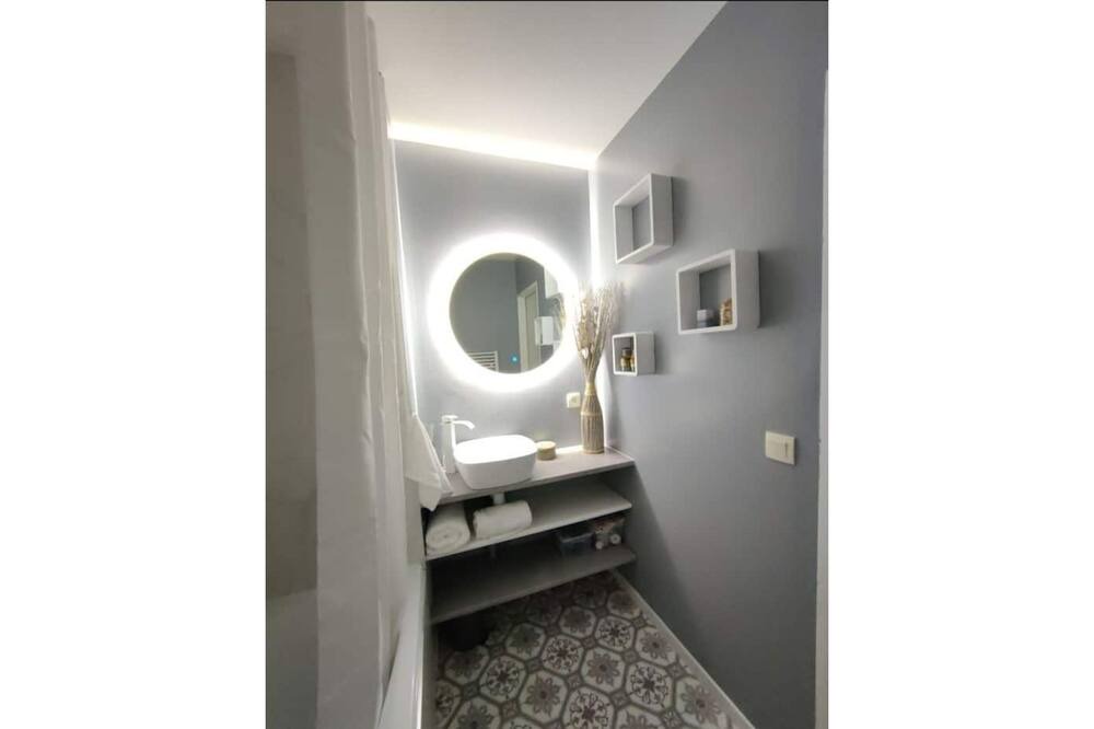 Photo of Bathroom in Bordeaux-Lac