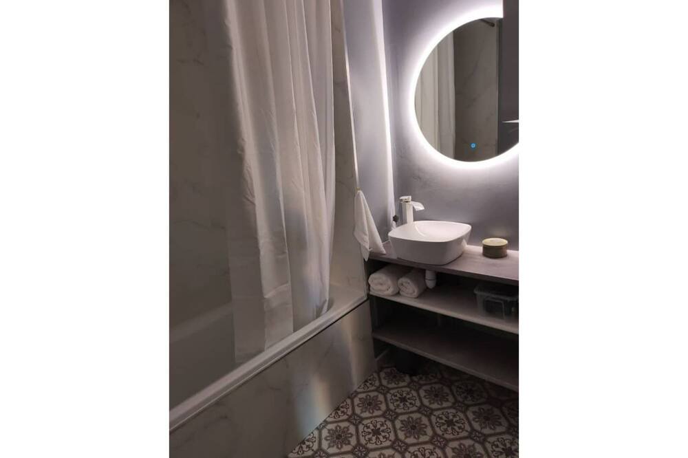 Photo of Bathroom in Bordeaux-Lac