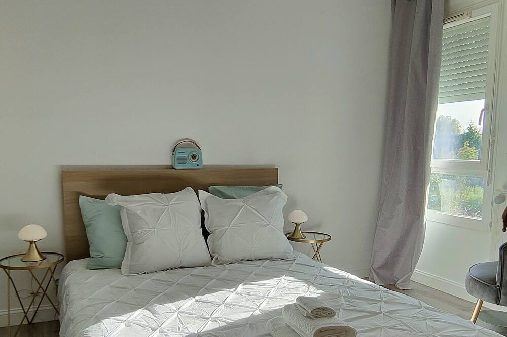 Photo of Bedroom in Bordeaux-Lac