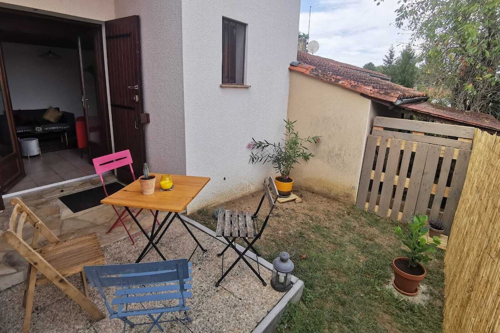 Photo of Patio Balcony in Saint-Pardoux-Isaac
