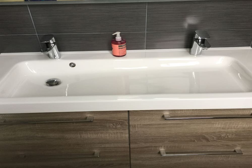 Photo of Bathroom in Ecurat