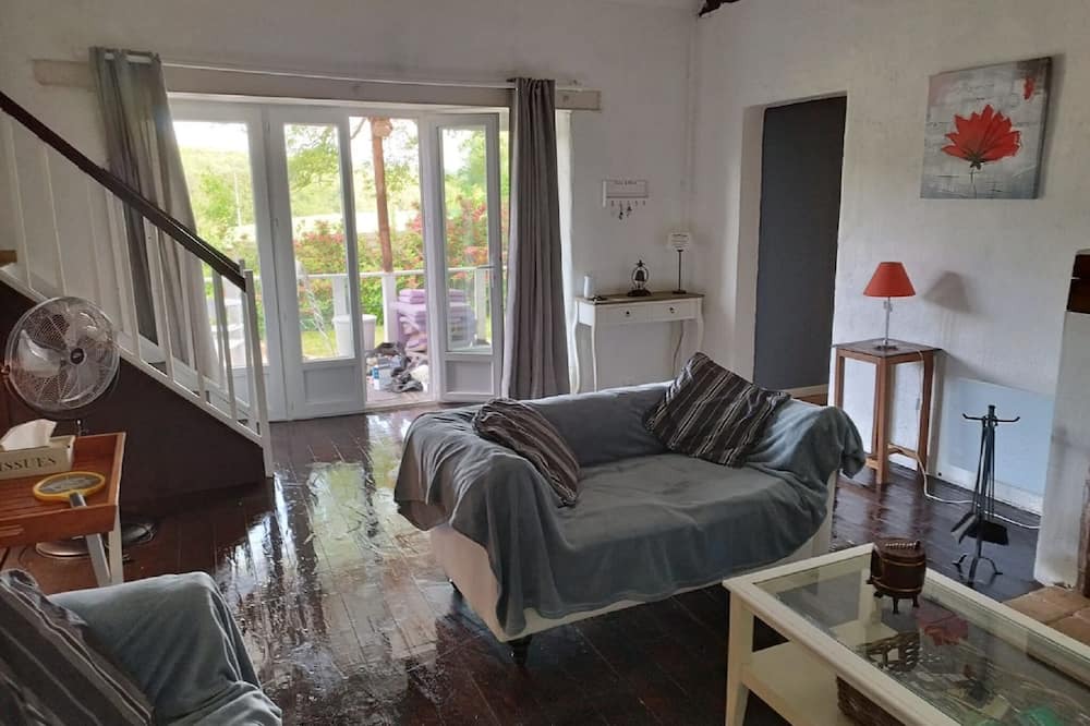 Photo of Livingroom in Saint-Pierre-de-Frugie