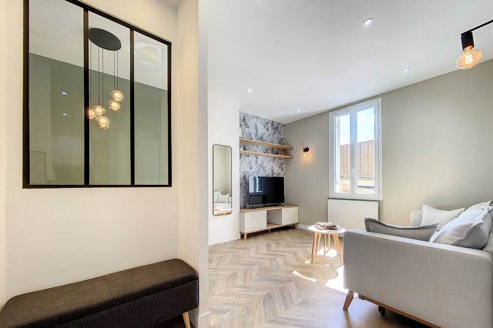 Photo of Bedroom in Creon