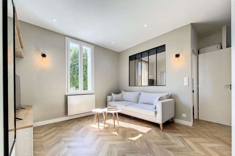 Photo of Bedroom in Creon