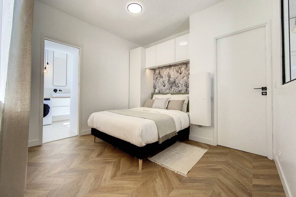 Photo of Bedroom in Creon