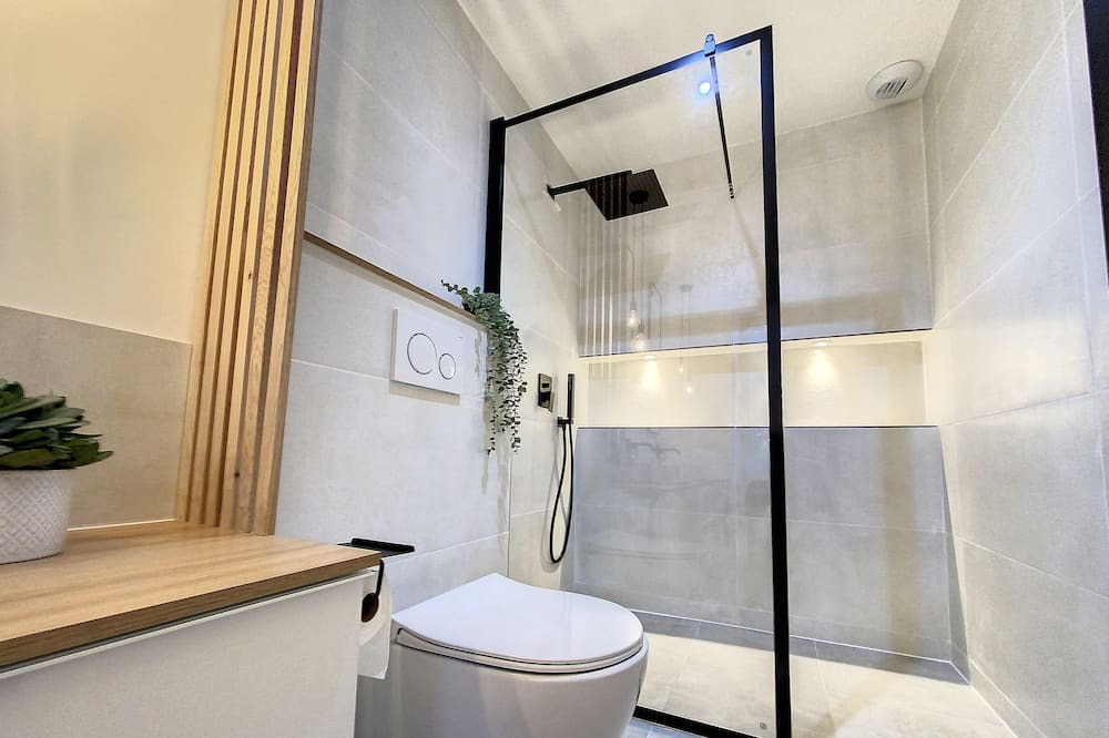 Photo of Bathroom in Creon