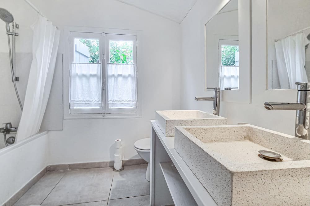 Photo of Bathroom in Bourcefranc-le-Chapus