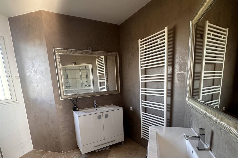 Photo of Bathroom in Gontaud