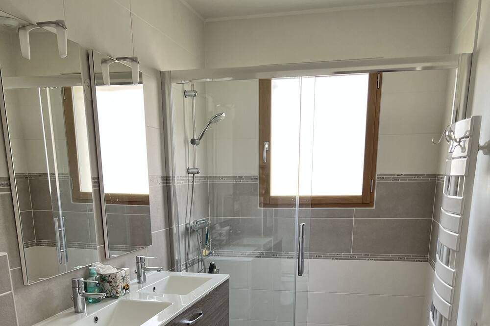 Photo of Bathroom in Biganos