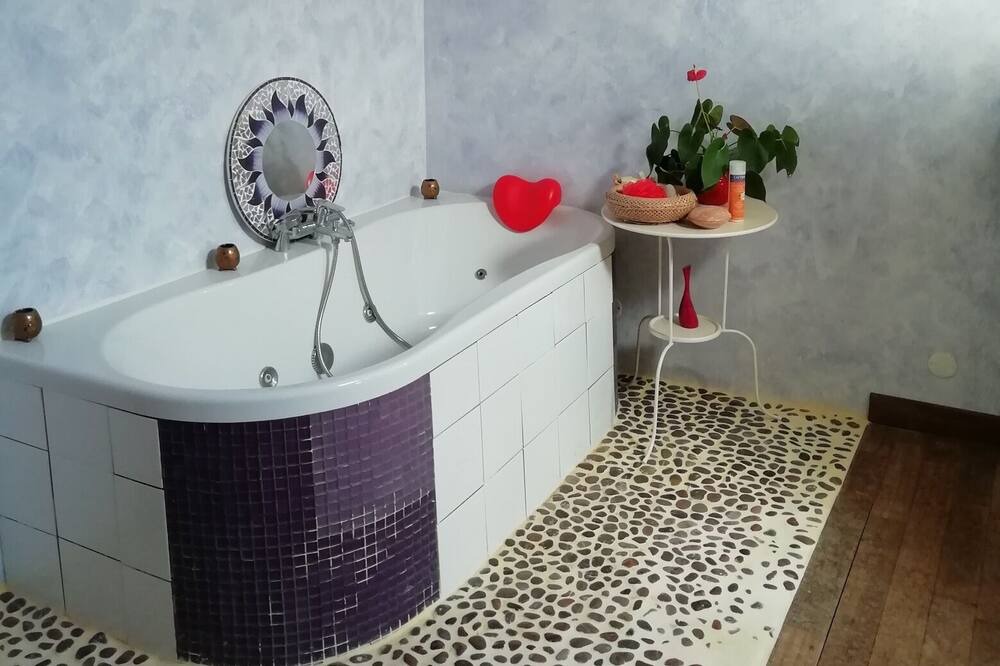 Photo of Bathroom in Marigny