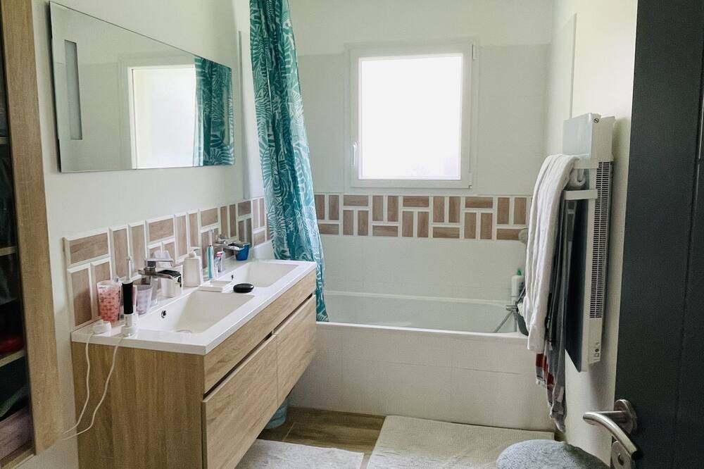Photo of Bathroom in Tosse