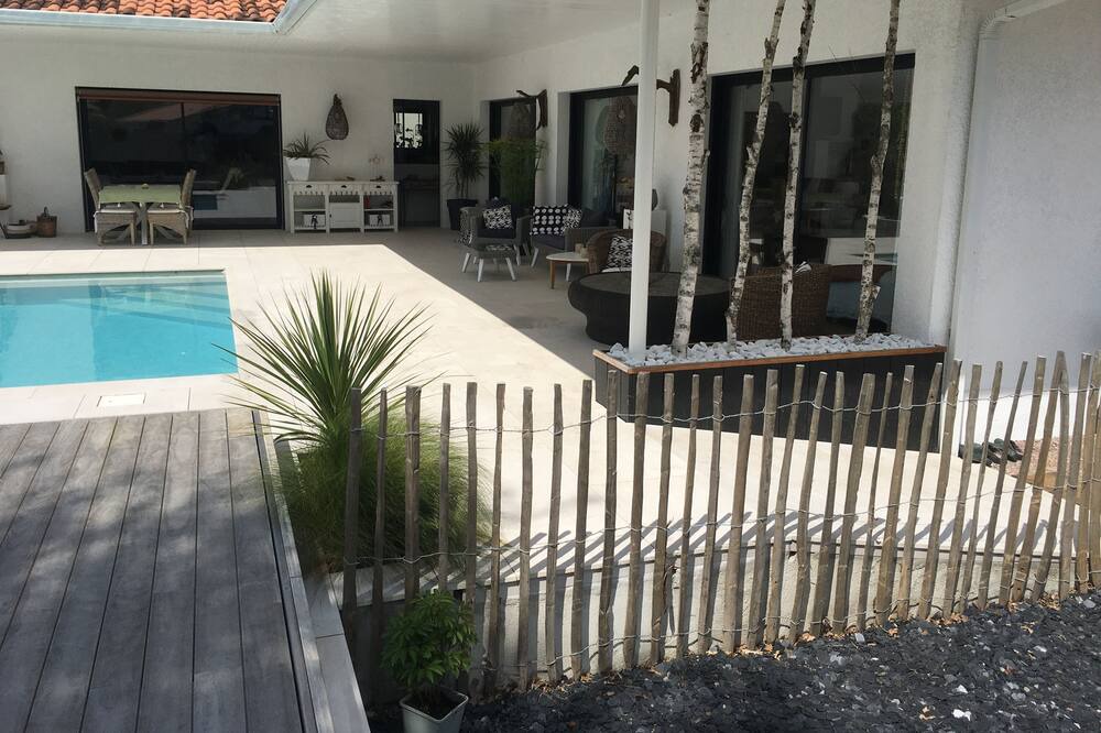 Photo of Outdoor in Ares