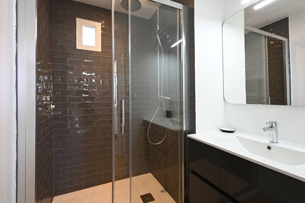 Photo of Bathroom in Les Portes-en-Re
