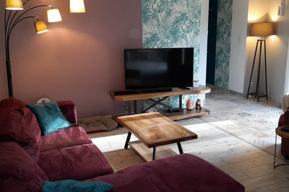 Photo of Livingroom in La Chapelle-Gonaguet