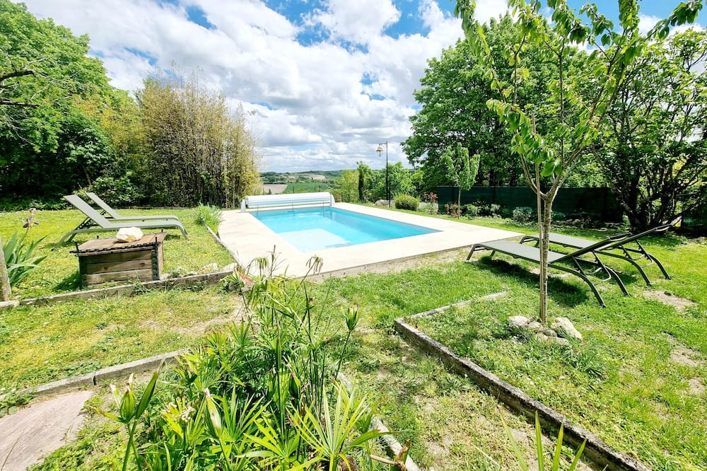 Photo of Outdoor in Saint-Laurent-de-Belzagot