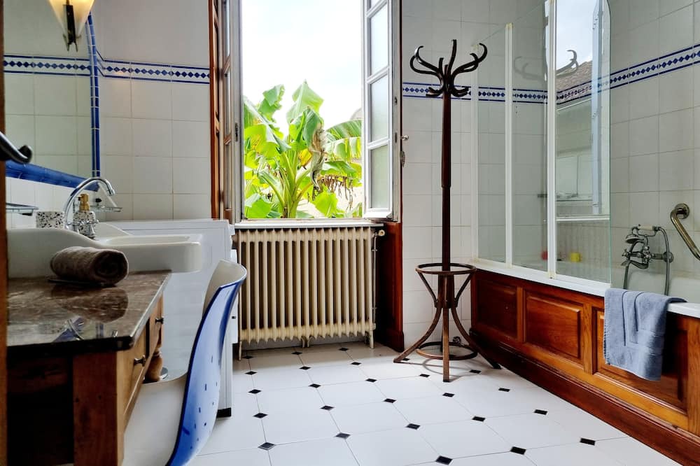 Photo of Bathroom in Saint-Laurent-de-Belzagot