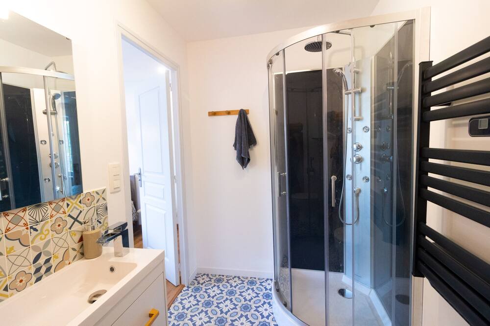Photo of Bathroom in Montpellier de Medillan