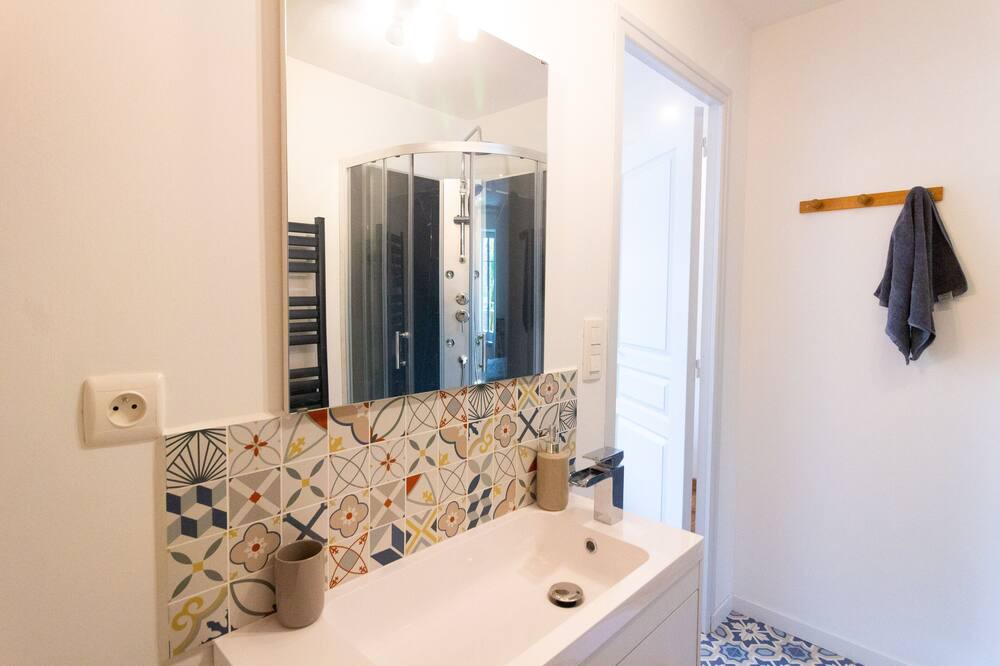 Photo of Bathroom in Montpellier de Medillan