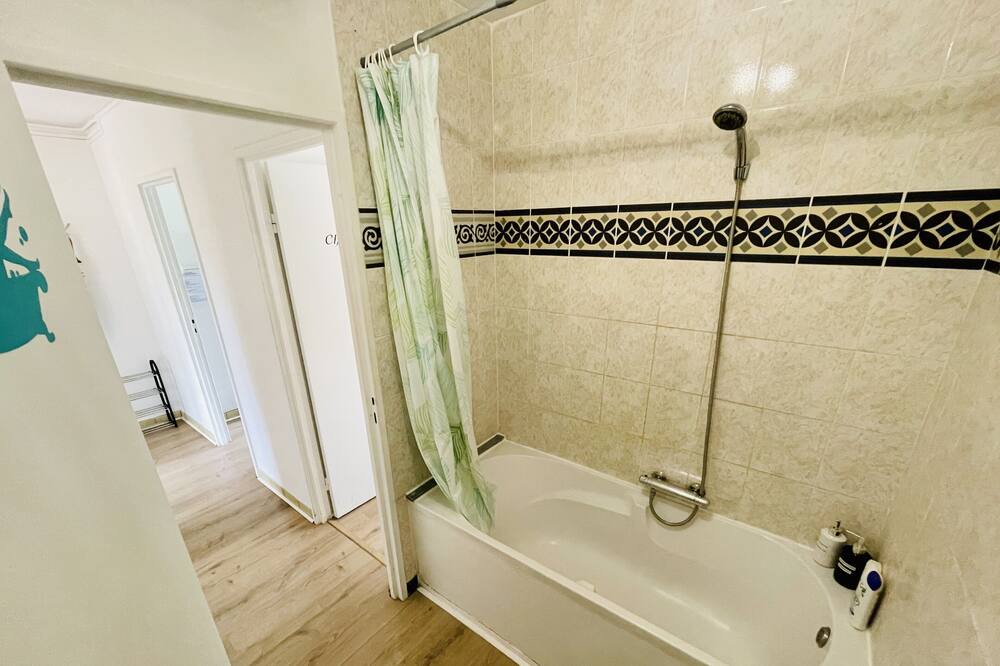 Photo of Bathroom in Cenon