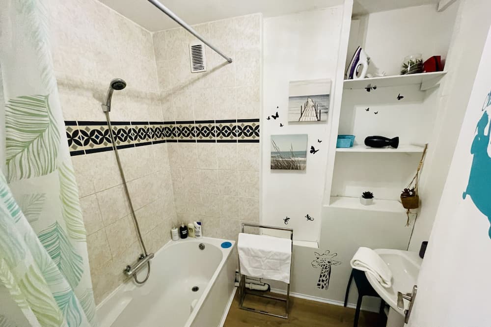 Photo of Bathroom in Cenon