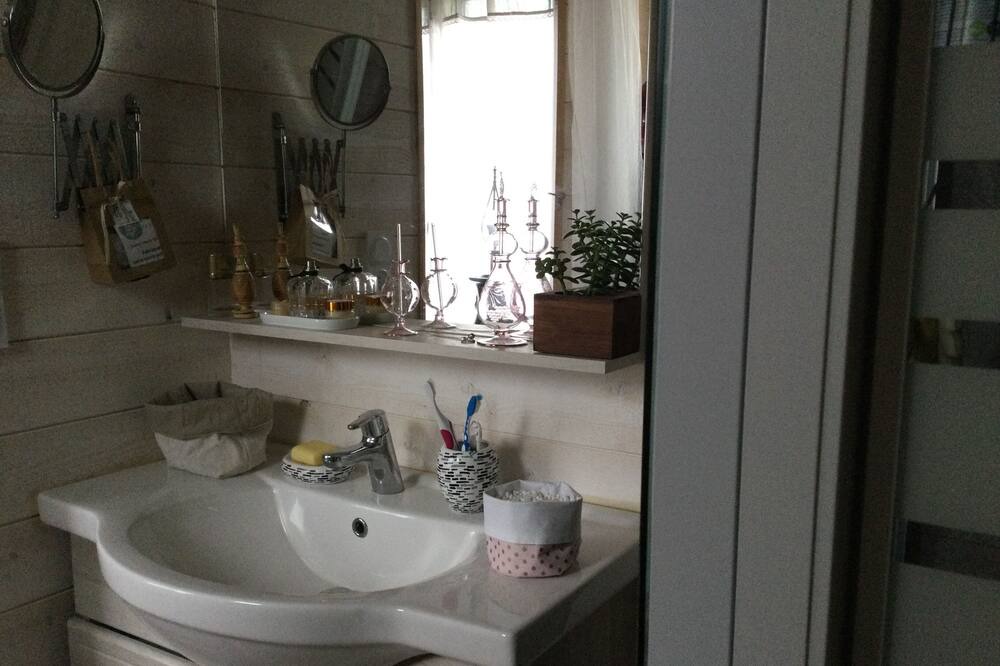Photo of Bathroom in Aureilhan