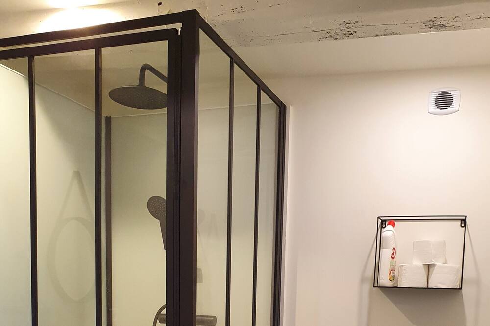 Photo of Bathroom in Chauvigny