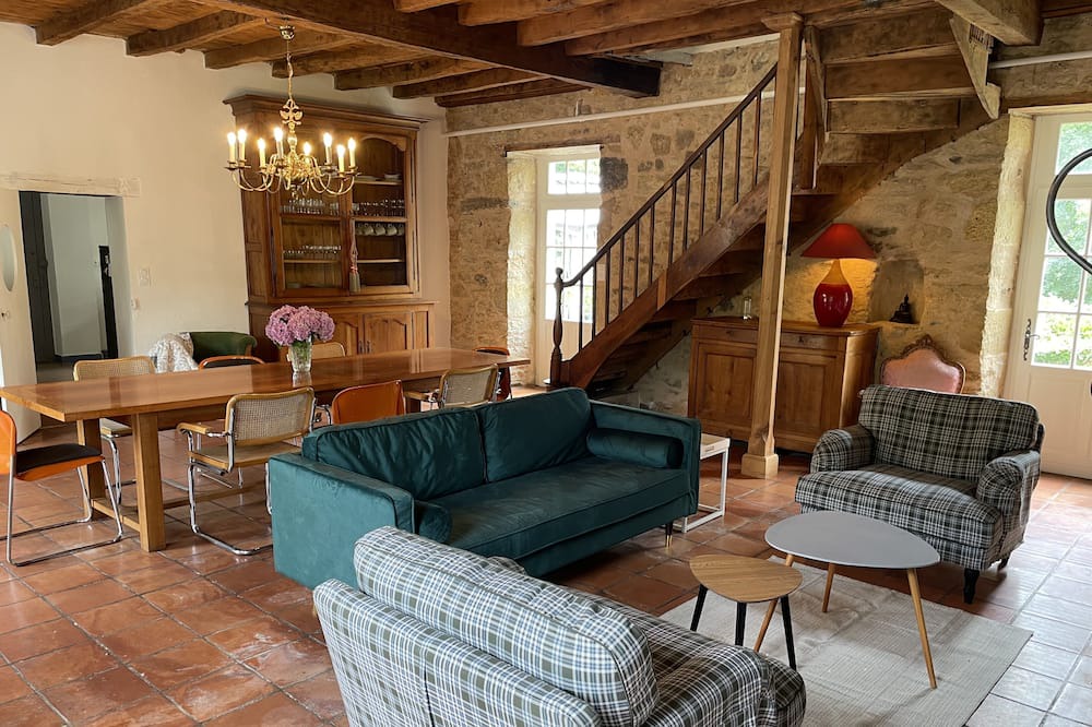 Photo of Livingroom in Saint-Medard-d'Excideuil