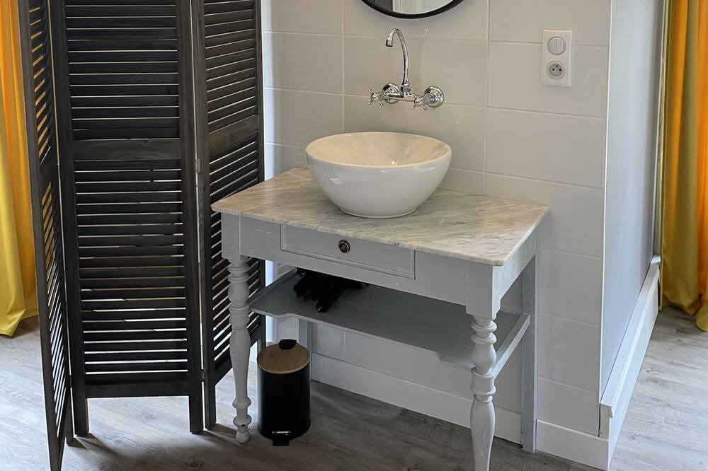 Photo of Bathroom in Saint-Medard-d'Excideuil