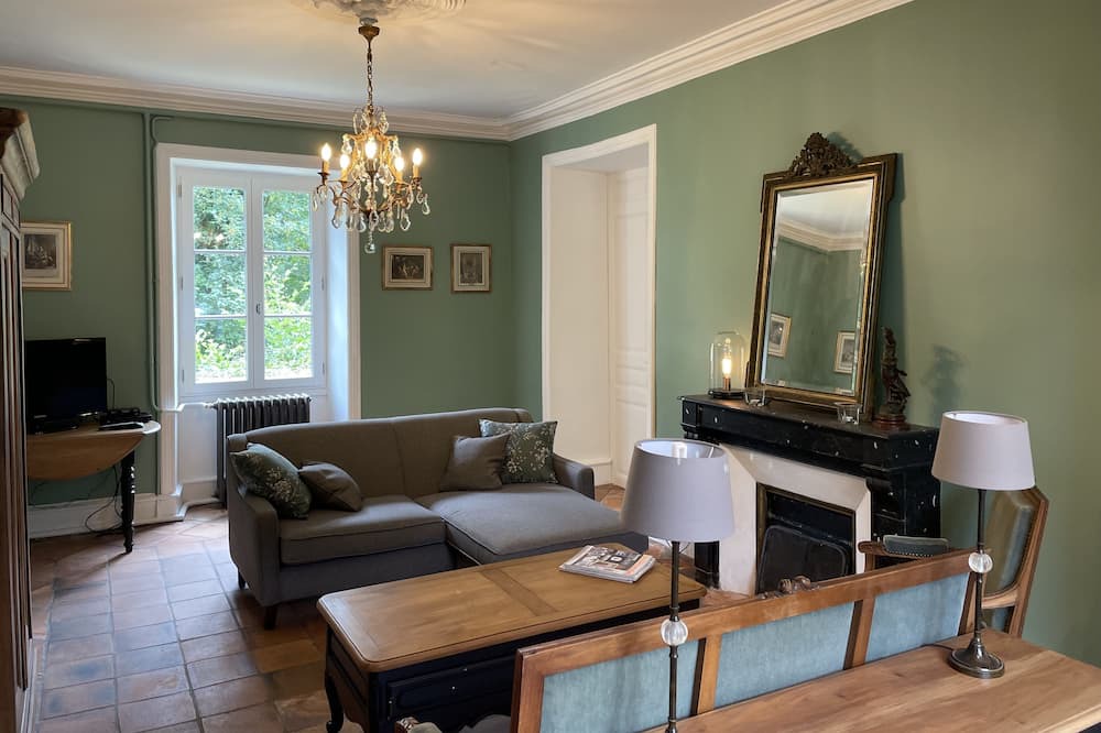 Photo of Livingroom in Saint-Medard-d'Excideuil