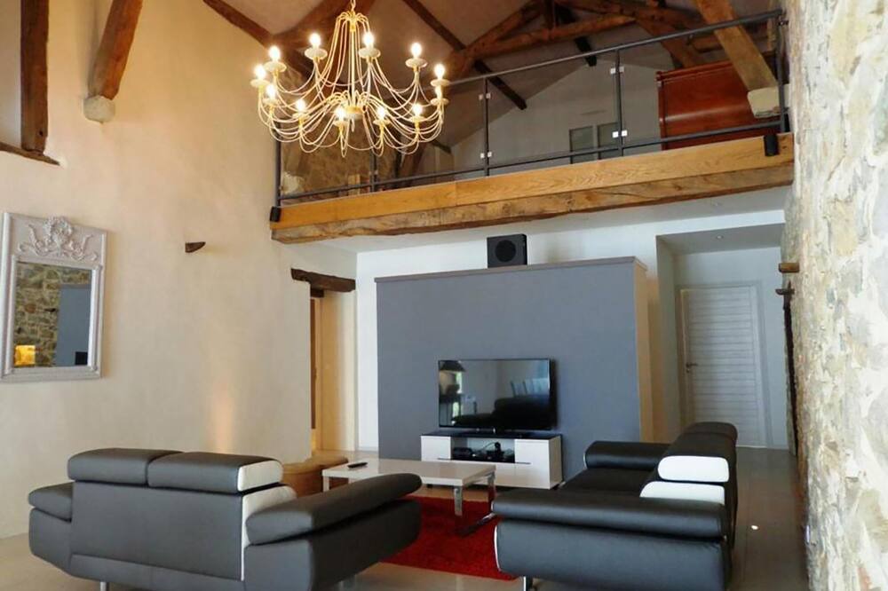 Photo of Livingroom in Sainte-Marie-de-Gosse