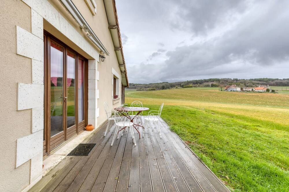 Photo of Patio Balcony in Scorbe-Clairvaux