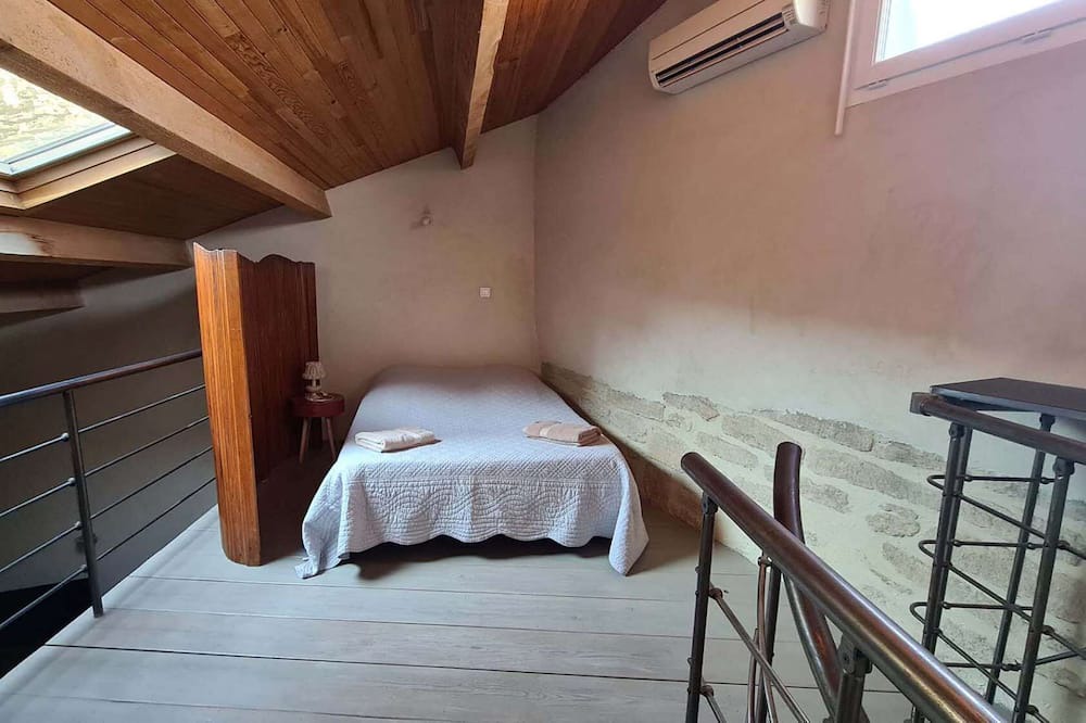 Photo of Bedroom in Chateauneuf-du-Pape