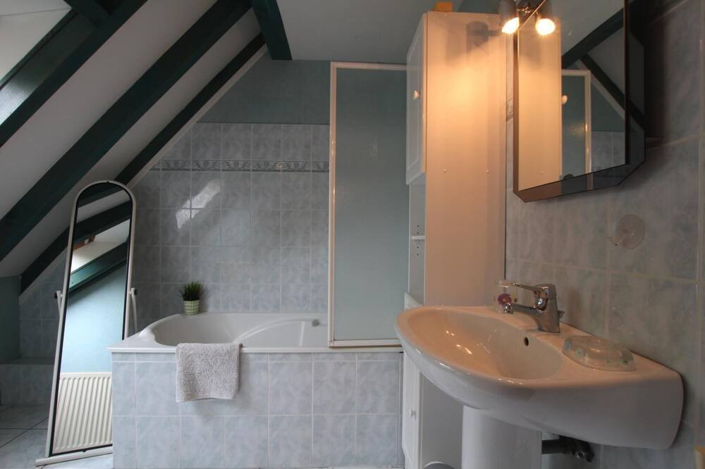 Photo of Bathroom in Lay-Lamidou