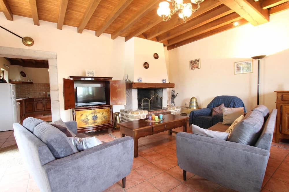 Photo of Livingroom in Lay-Lamidou