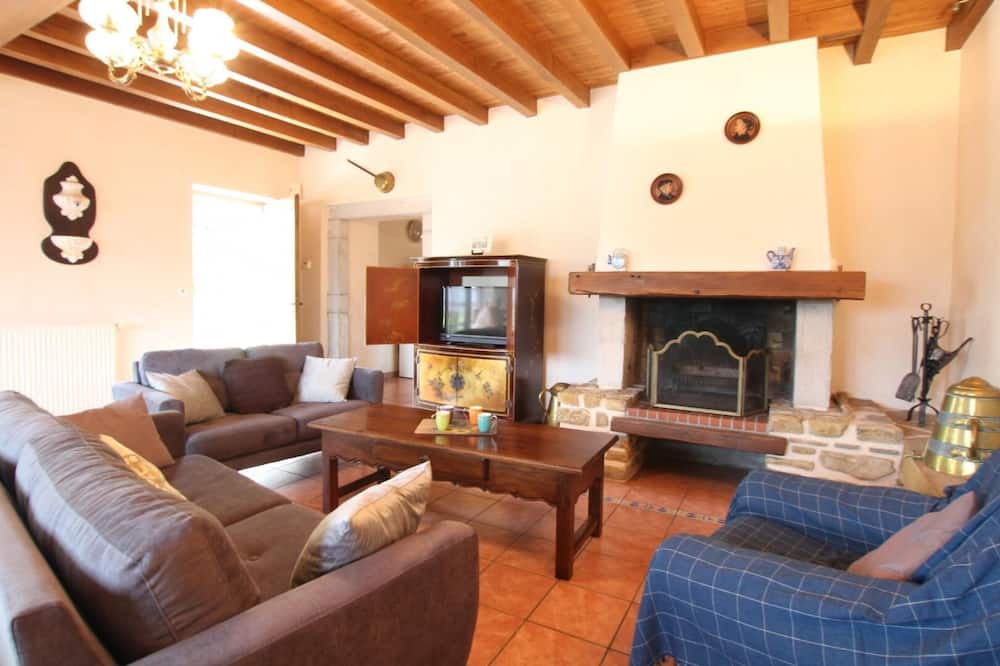 Photo of Livingroom in Lay-Lamidou