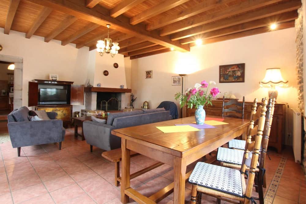 Photo of Livingroom in Lay-Lamidou