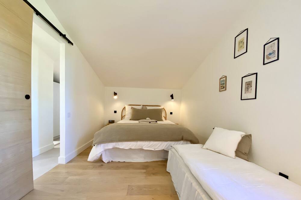 Photo of Bedroom in Murs