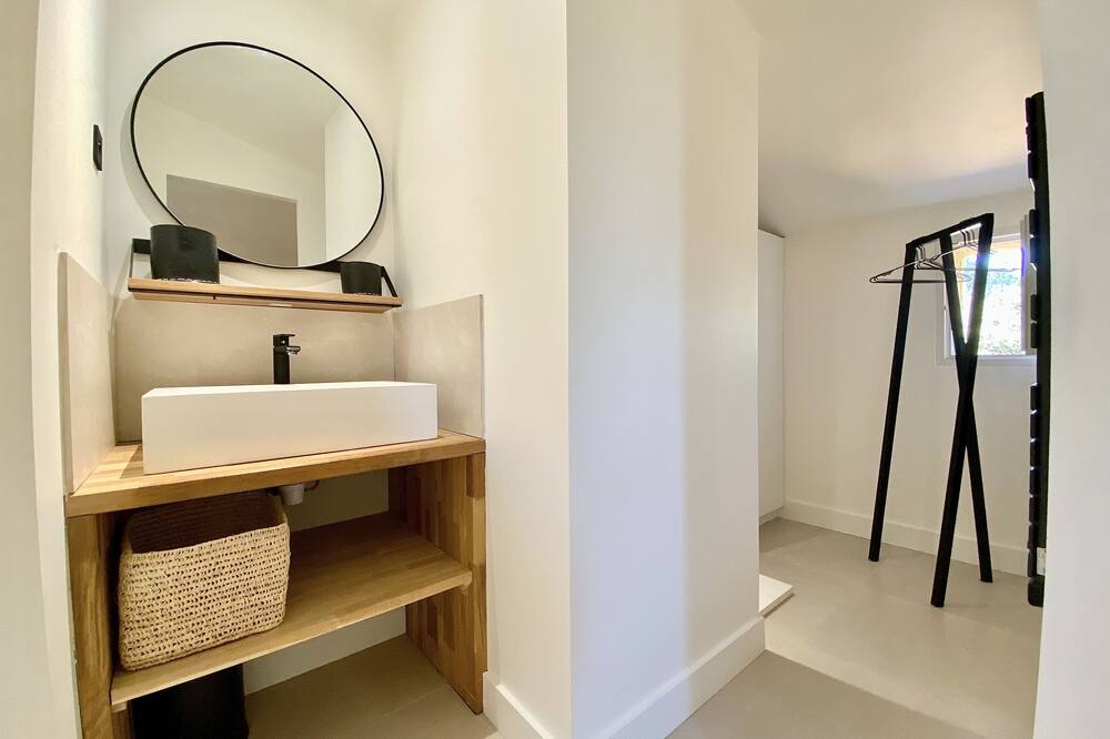 Photo of Bathroom in Murs
