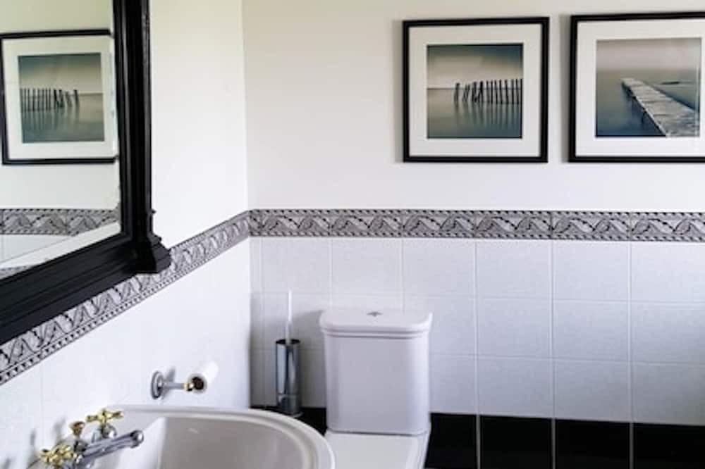 Photo of Bathroom in Bournos