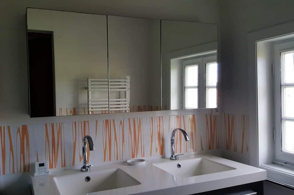 Photo of Bathroom in Bournos
