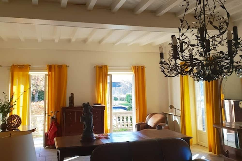 Photo of Livingroom in Bournos