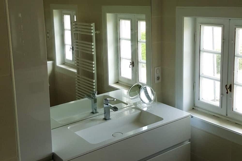 Photo of Bathroom in Bournos