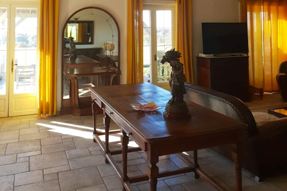 Photo of Livingroom in Bournos
