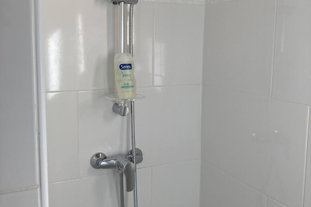 Photo of Bathroom in Port-Sainte-Foy-et-Ponchapt
