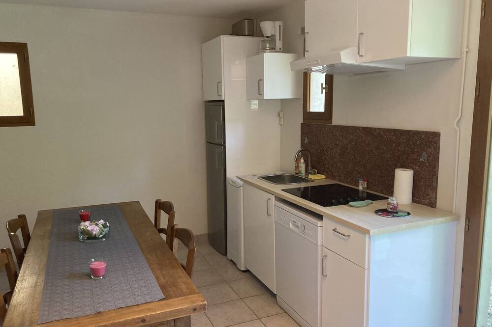 Photo of Kitchen in Port-Sainte-Foy-et-Ponchapt