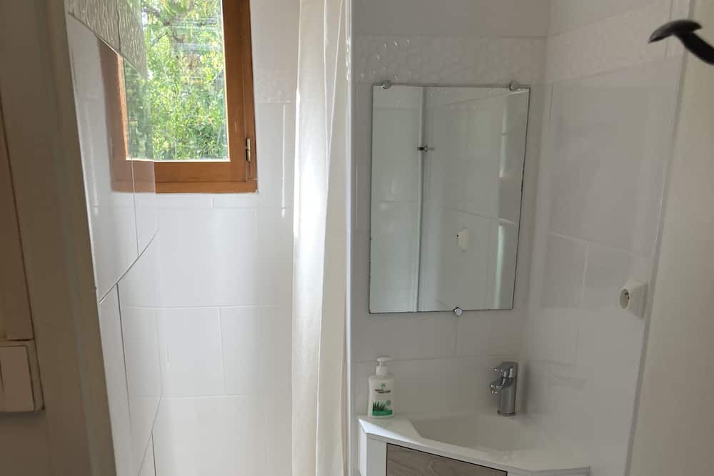 Photo of Bathroom in Port-Sainte-Foy-et-Ponchapt